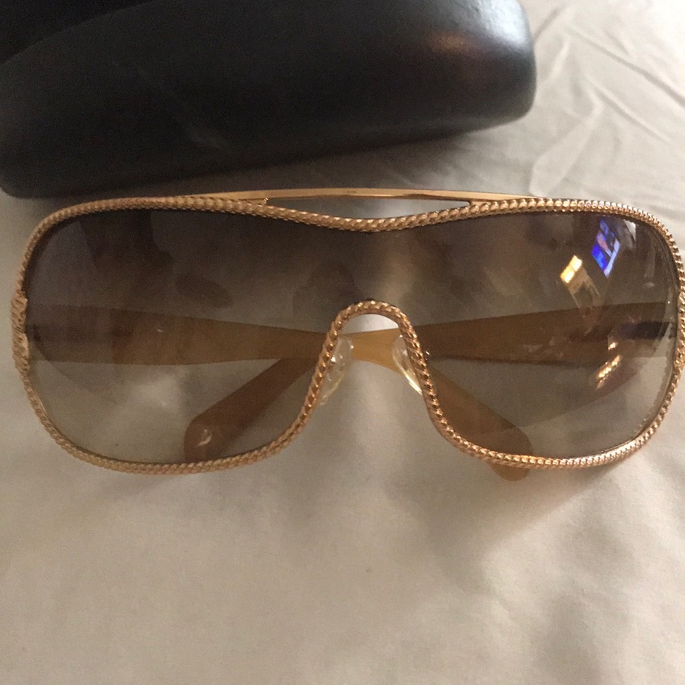 Core just gold chain Prada sunglasses with case